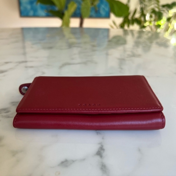 COACH Vintage Y2K Red Glovetanned Leather Wallet with Embossed Logo & Cartouche - Picture 13 of 16